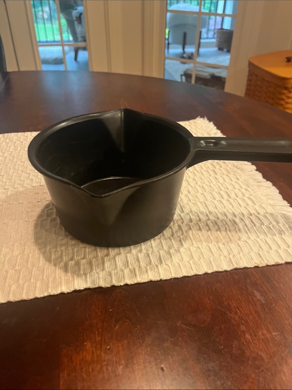 Pampered chef Black Plastic Pouring Saucepan with Handle.  Microwave
